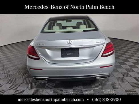 Used 2017 Mercedes-Benz E 300 4MATIC image 5