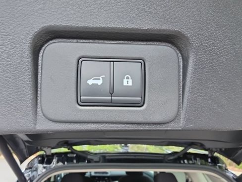 Certified 2025 Nissan Rogue SV FWD image 34