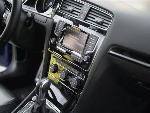 Used 2015 Volkswagen Golf R 4-Door AWD/4WD image 40