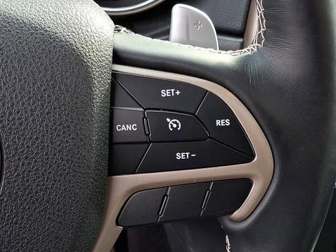 Used 2017 Jeep Grand Cherokee Limited image 25