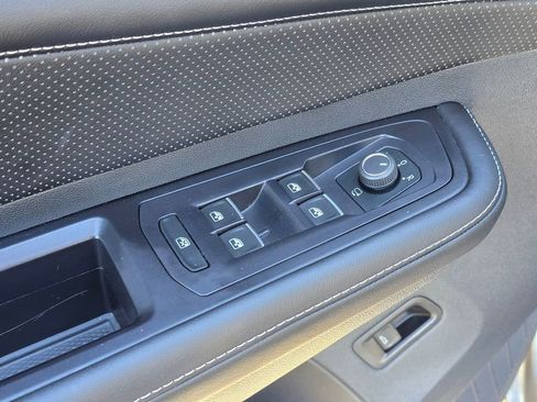 Used 2024 Volkswagen Atlas Cross Sport SEL Premium R-Line image 21