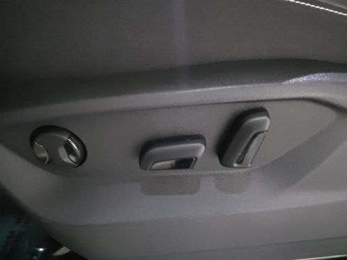 Used 2025 Volkswagen Atlas SE image 14