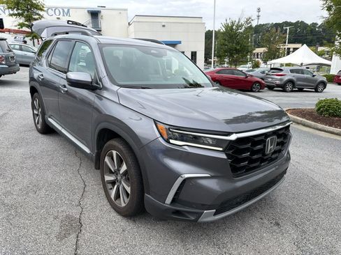 Certified 2025 Honda Pilot Touring image 15