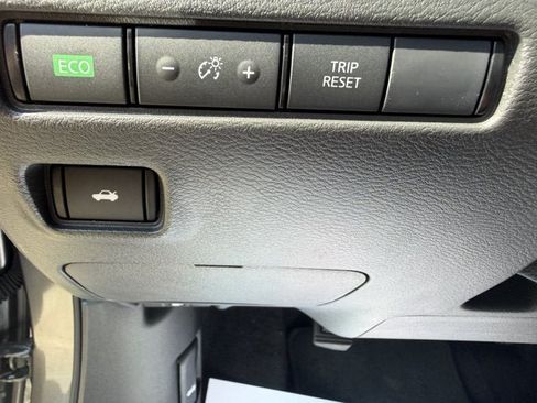 Used 2025 Nissan Sentra SR FWD image 16