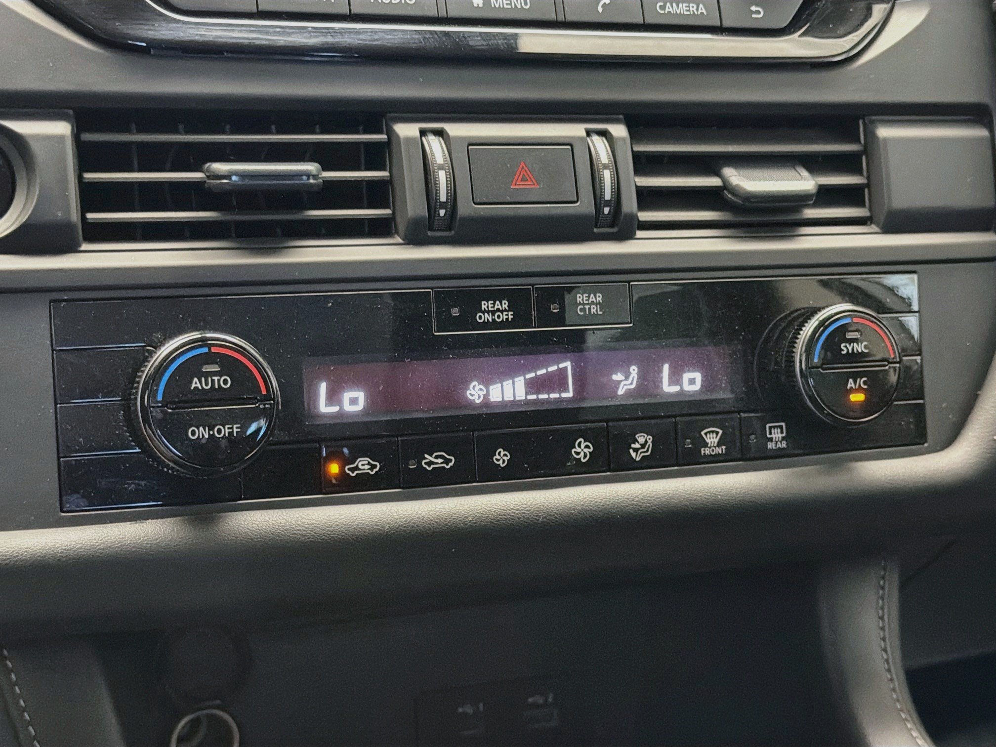 Used 2025 Nissan Pathfinder S FWD image 10