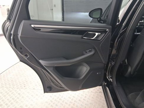 Used 2024 Porsche Macan image 29