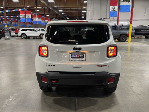 Used 2023 Jeep Renegade Trailhawk AWD/4WD image 4