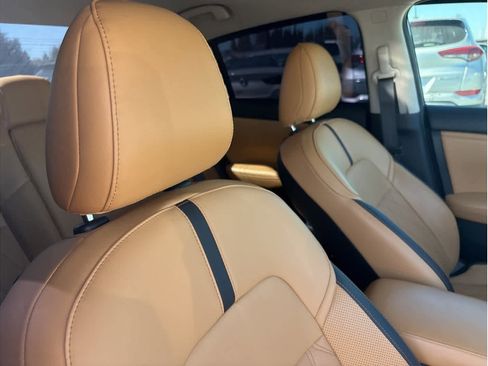 Used 2025 Nissan Sentra SV w/ SV Premium Package image 15