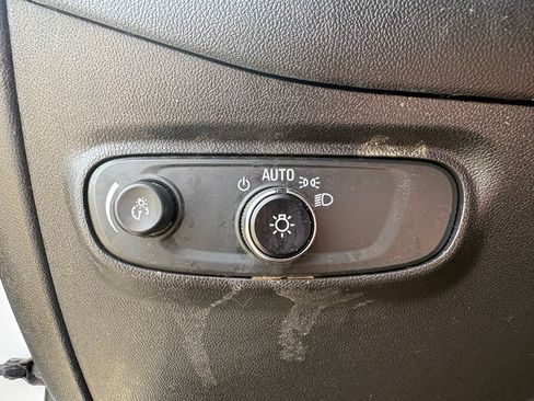 Used 2023 Chevrolet Equinox LT AWD/4WD image 11