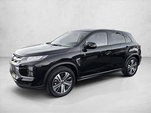 Used 2024 Mitsubishi Outlander SE image 1