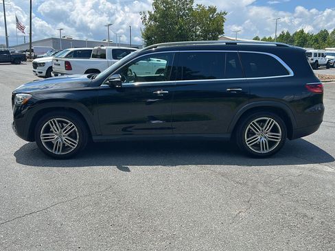 Used 2025 Mercedes-Benz GLS 450 4MATIC image 2