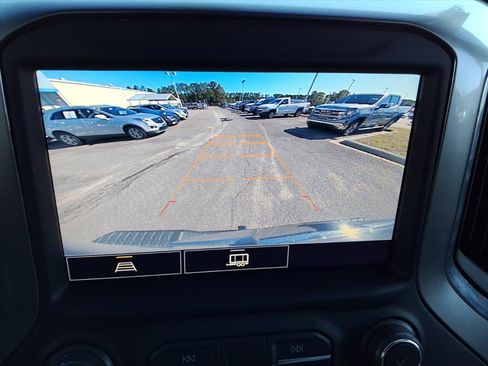 Used 2021 Chevrolet Silverado 1500 LT Trail Boss w/ Convenience Package II image 7