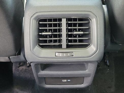 Used 2023 Volkswagen Taos SE FWD image 12