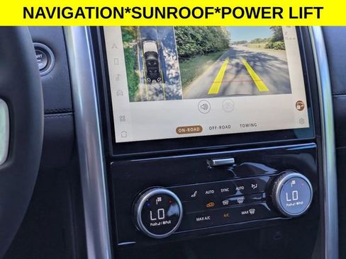 Used 2023 Land Rover Discovery S image 22