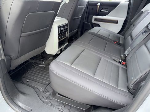 Used 2024 GMC Hummer EV 3X AWD/4WD image 28