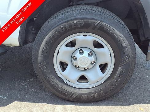 Used 2017 Toyota Tacoma SR AWD/4WD image 9