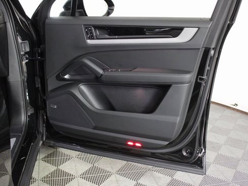 New 2026 Porsche Cayenne image 38