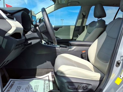 Used 2023 Toyota RAV4 XLE Premium image 17