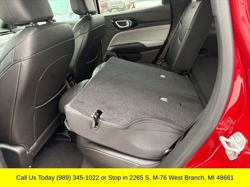 Used 2025 Jeep Compass Limited image 30