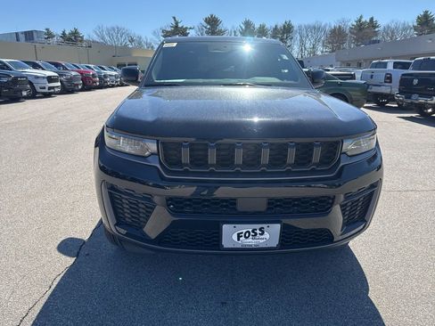 New 2026 Jeep Grand Cherokee Altitude image 8