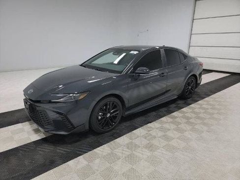 Used 2025 Toyota Camry SE w/ Convenience Package FWD image 30