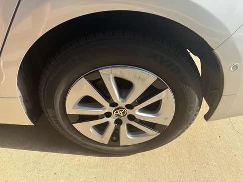 Used 2018 Toyota Prius Two w/ Prius Two Safety Plus Package FWD image 11