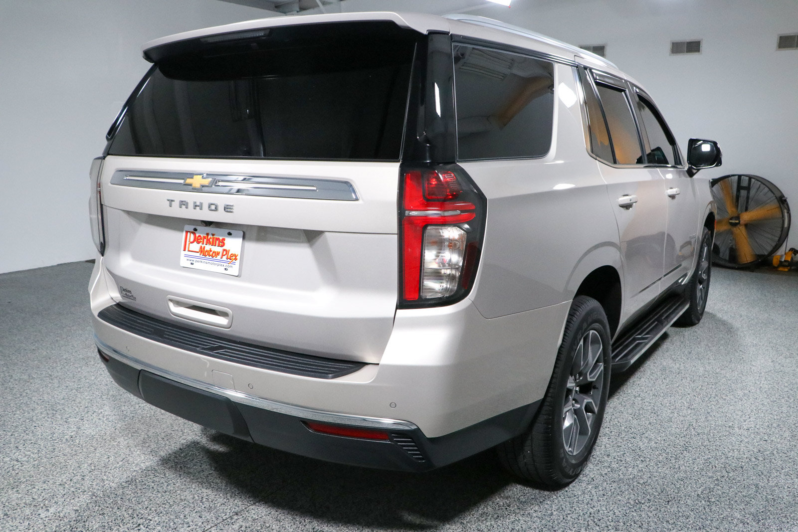 Used 2023 Chevrolet Tahoe LT w/ Luxury Package RWD image 7
