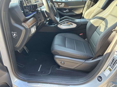 Used 2025 Mercedes-Benz GLS 450 4MATIC image 22