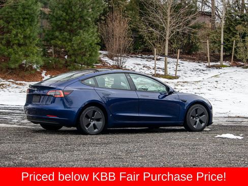Used 2022 Tesla Model 3 Standard Range image 9