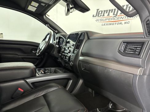 Used 2020 Nissan Titan PRO-4X w/ Pro-4x Convenience Package AWD/4WD image 34