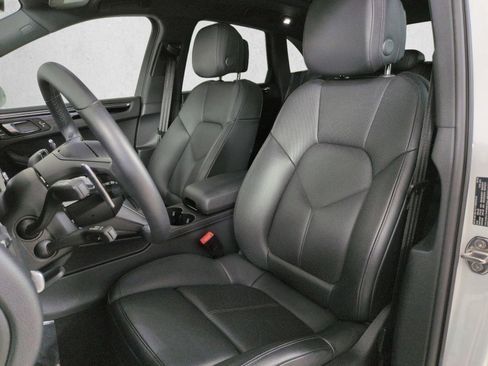 Certified 2025 Porsche Macan Turbo AWD/4WD image 5