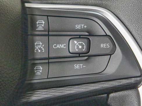 New 2025 Jeep Grand Cherokee Altitude image 30