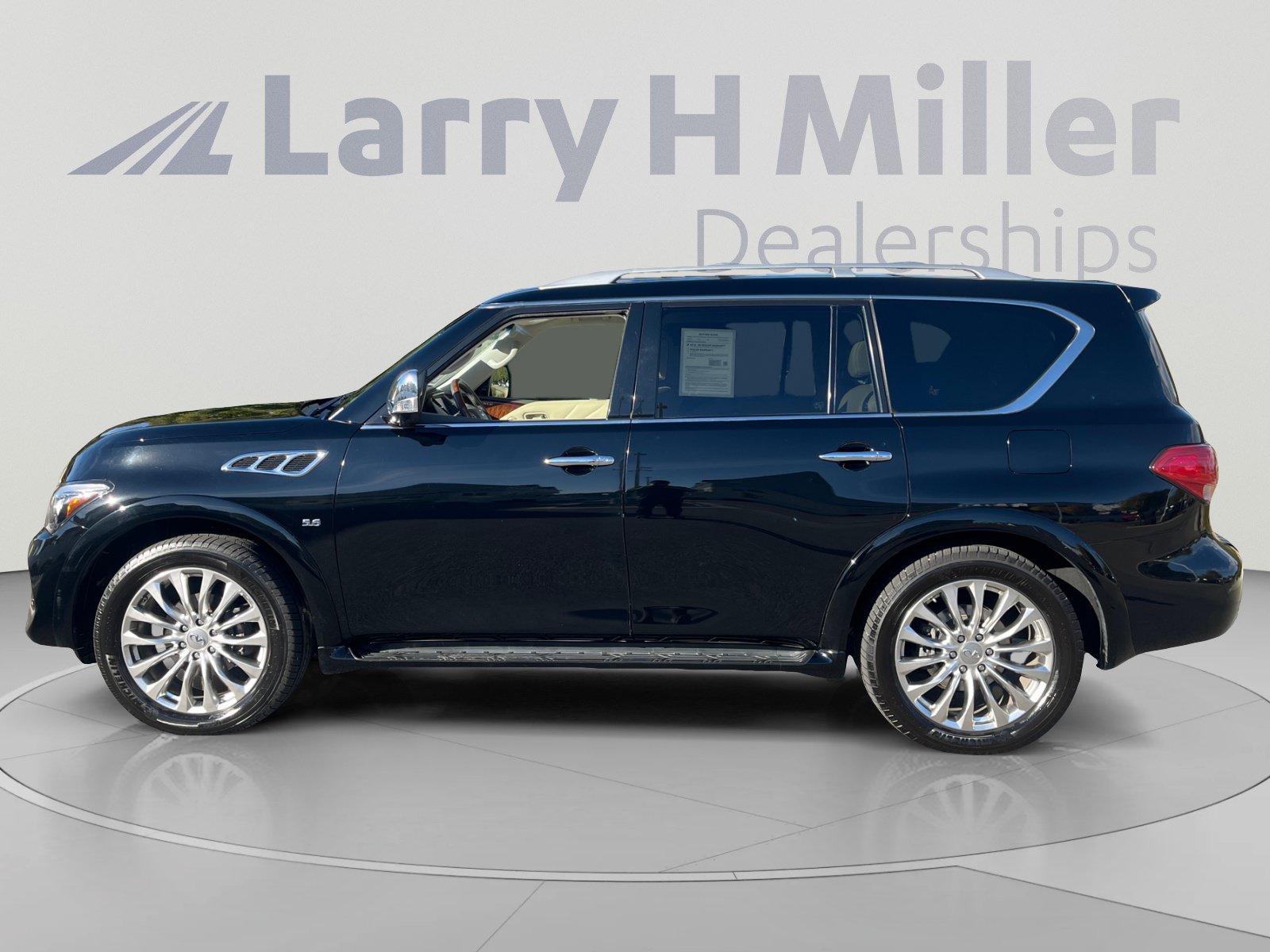 Used 2017 INFINITI QX80 4WD w/ Deluxe Technology Package image 2