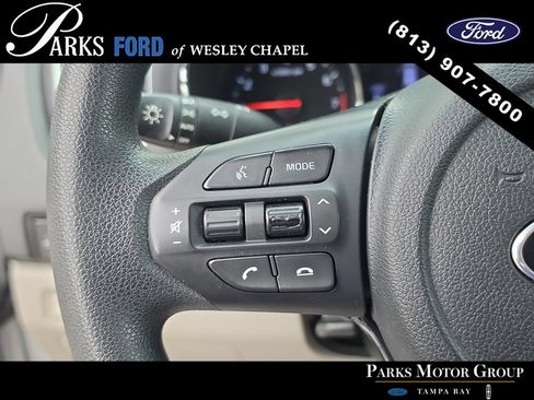 Used 2021 Kia Sedona LX FWD image 27