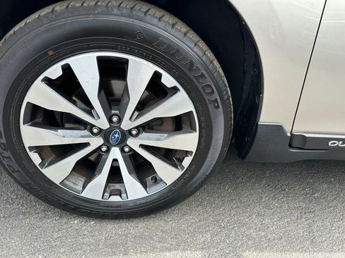 Used 2016 Subaru Outback 2.5i Limited AWD/4WD image 8