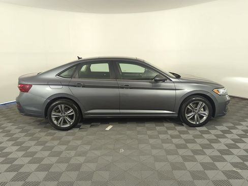 Used 2024 Volkswagen Jetta SE FWD image 7
