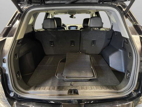 Used 2024 GMC Terrain SLT image 40