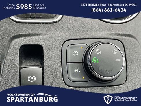 Used 2023 Chevrolet Traverse Premier image 32