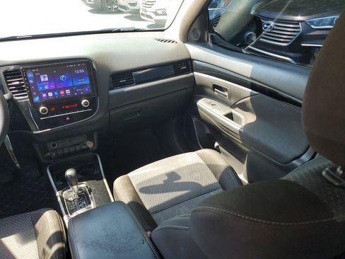 Used 2020 Mitsubishi Outlander ES FWD image 20