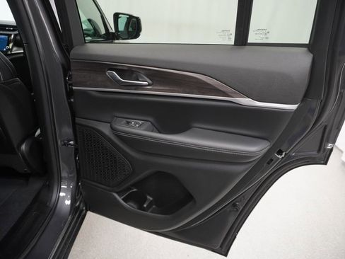 New 2026 Jeep Grand Cherokee Altitude AWD/4WD image 32