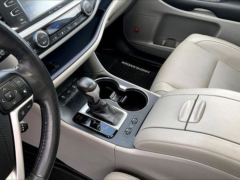 Used 2019 Toyota Highlander Limited Platinum AWD/4WD image 15