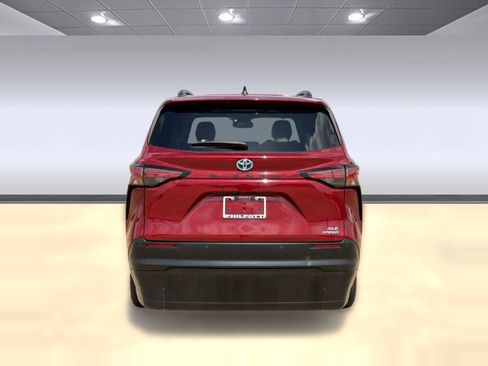 Used 2022 Toyota Sienna XLE w/ XLE Plus Package FWD image 39