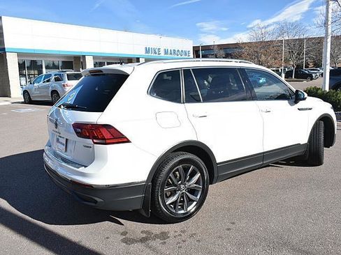 Used 2023 Volkswagen Tiguan SE w/ Panoramic Sunroof Package image 6