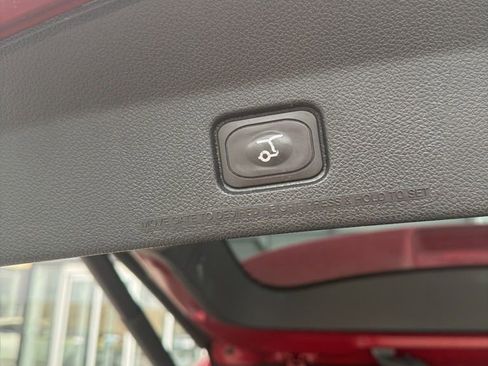 Used 2019 Ford Explorer XLT w/ Equipment Group 202A image 9