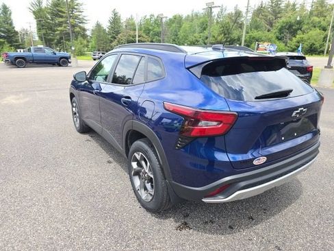 Used 2024 Chevrolet Trax LT w/ Driver Confidence Package FWD image 8