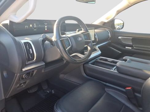 Used 2025 Ford Expedition Max Platinum w/ Driver's Package AWD/4WD image 17