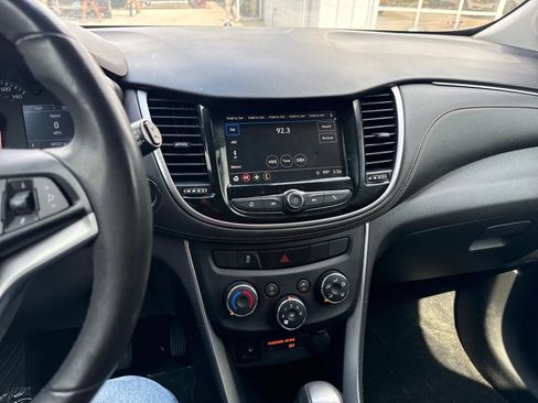 Used 2019 Chevrolet Trax LT w/ LT Convenience Package FWD image 19