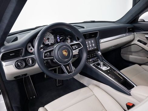 Certified 2018 Porsche 911 Carrera image 4
