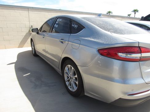 Used 2020 Ford Fusion SE FWD image 4