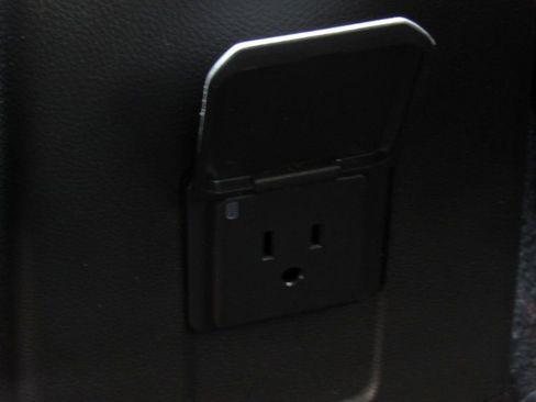 Used 2022 Chevrolet Trax LT w/ LT Convenience Package image 28